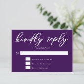 パープル王室のタイポグラフィ結婚の親切な回答 出欠カード (スタンド正面)