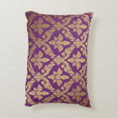 パープル王室の金ゴールドダマスクパターンフルーアモノグラム アクセントクッション (裏面(縦))