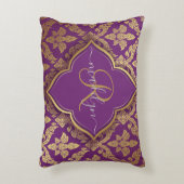 パープル王室の金ゴールドダマスクパターンフルーアモノグラム アクセントクッション (正面(垂直))