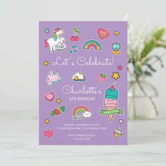 パープル絵文字シールユニコーンガール誕生日 招待状 (スタンド正面)