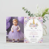 パープル赤面ホワイトフローラユニコーン誕生日写真 招待状 (スタンド正面)