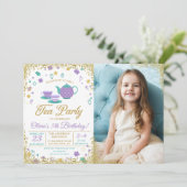 パープル金ゴールドグリッターティーパーティー女の子誕生日写真 招待状 (スタンド正面)