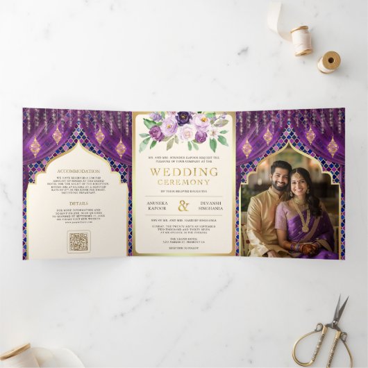 パープル金ゴールドフローラカーテンインディアンヒンドゥー結婚ズ 三つ折り招待状 (内部)
