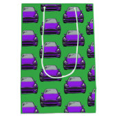 パープル電気自動車SUV車の緑の背景 ミディアムペーパーバッグ (裏面)