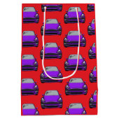 パープル電気自動車SUV車の赤の背景 ミディアムペーパーバッグ (裏面)