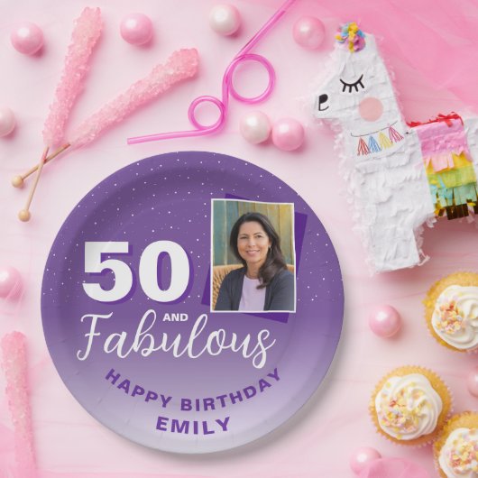 パープル50と素晴らしい50番目の誕生日写真 ペーパープレート (パーティー)