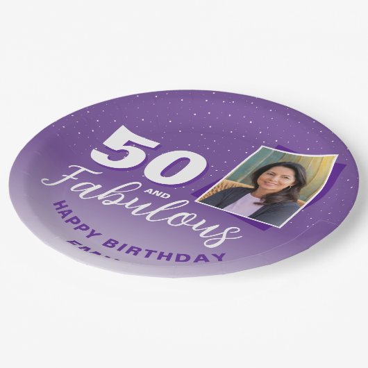 パープル50と素晴らしい50番目の誕生日写真 ペーパープレート (アングル)