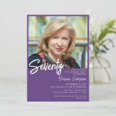 パープル70誕生日フォト招待状 招待状 (スタンド正面)