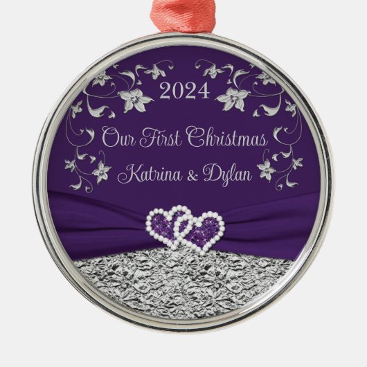 パープル、グレイ ラブハーツ ウェディング ファースト クリスマス メタルオーナメント (正面)