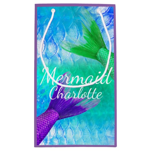 パープル&ティール（緑がかった色）マーメイドテイルはかりで測とファーストネーム スモールペーパーバッグ (裏面)