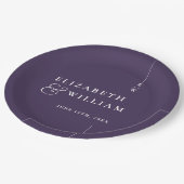 パープル モダン ミニマル モノグラム ウェディング ペーパープレート (アングル)