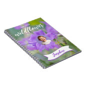 パープル ワイルドフラワー 子供のカスタム写真と名前 ノートブック (右側)