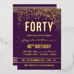 パープル |金ゴールド紙吹雪40th Birthdayパーティー 箔招待状<br><div class="desc">パープル |金ゴールド紙吹雪40th Birthdayパーティーフォイル招待状。こフォーマルの、トレンディーエレガント、40歳のバースデモダンィーパーティーの招待は適して男性へいる。金色のクリーンなラインスタイリッシュ、大文字のゴシック様式のスクリプト、紫色の背景に洗練された金ゴールドフォイルの文字を含み王室の、シャワーとキラキラした金ゴールド紙吹雪とパーティーストリーマーのシャワーを含むきらめく。</div>