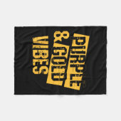 パープル&amp;金ゴールドゲームデイサッカーシャツスクールA フリースブランケット (正面(横))