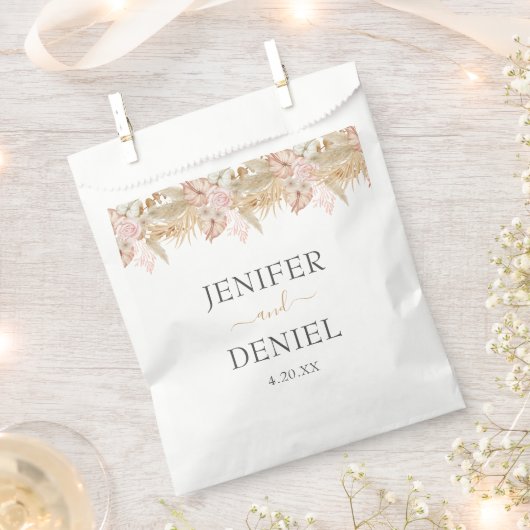 パームとパンパスフラワーデコー結婚ス フェイバーバッグ (クリップ留めされた状態)