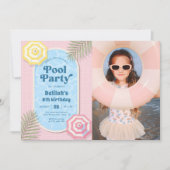 パームスプリングスの夏のプールパーティー ピンクの誕生日写真 招待状 (正面)