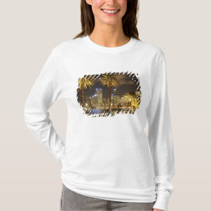 パームツリーとCBD at Night、シドニー、ニューサウス Tシャツ