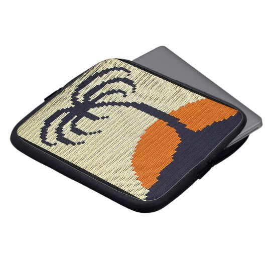 パームツリーアーティザンクロシェプリントエレクトロニクスバッグ ラップトップスリーブ (正面上部)