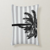 パームツリーグレートロピカルストライプのエキゾチックなデザイナー アクセントクッション (正面(垂直))