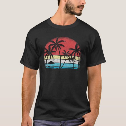 パームツリーレトロヴィンテージサンセットデザイントロピカルビー Tシャツ (正面)