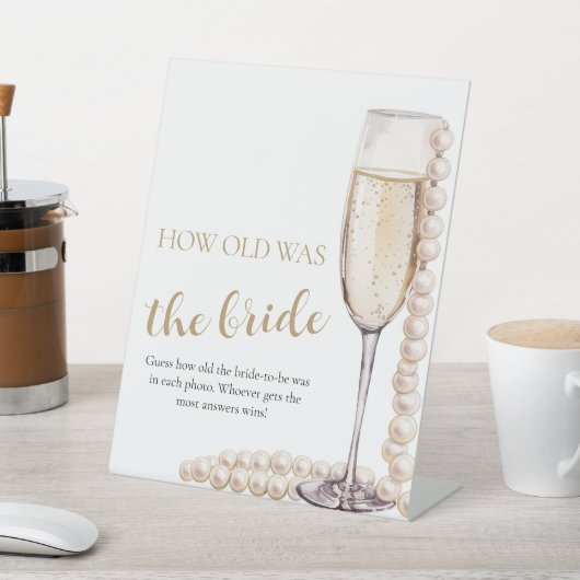 パールとプロセッコ 花嫁の年齢当てゲーム 台座サイン (インサイチュ)