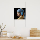 パールイヤリングとブルーヘッドフォンアウティの女の子 ポスター (キッチン)