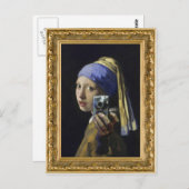 パールイヤリングを持つ女の子 – セルフショット ポストカード (正面/裏面)