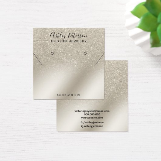 パールグリッターアイボリーネックレススタッドイヤリング表示 (デスク)