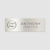 パールシンプルメタリックにモダンプロフェッショナルロゴを追加 名札 (正面)