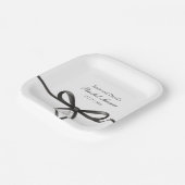 パール付きブラックボウ オールドマネースタイルのウェディングシャワー ペーパープレート (傾斜あり)