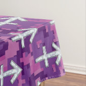 パール射手座〔占星術の〕十二宮図標識明るい赤紫色デジタル迷彩柄 テーブルクロス (インサイチュ)