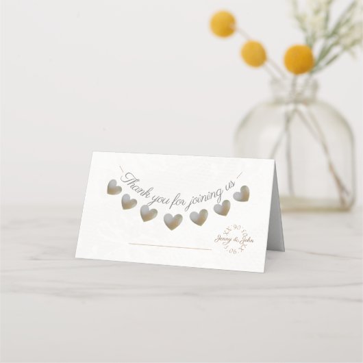 パール&クリームレースハートバンティンビンテージウェディング プレイスカード (正面)