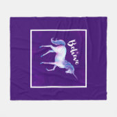 パ信じステルの水の色でユニコーン フリースブランケット (正面(横))