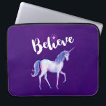 パ信じステルの水の色でユニコーン ラップトップスリーブ<br><div class="desc">ラップトップスリーブはかわいらし水の色のユニコーン絵を描と柔らかなパステルの水の色のピンク、紫と青。タイポグラフィ感動的文字信じは、トレンディーフォントで文字iの上に星を持っていると言う。紫の背景王室のに設定。</div>