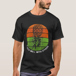 パ遊イナップルレターを逆さまにする井戸 Tシャツ