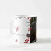 ヒイラギおよびマツクリスマスの写真のマグ コーヒーマグカップ (正面左)