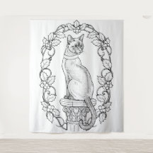 ヒイラギと古典的柱の上の猫