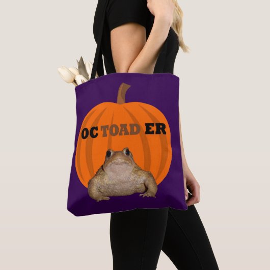 ヒキガエルと愉快なハロウィンパン トートバッグ (クローズアップ)