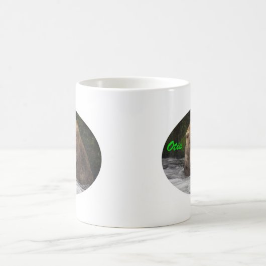 ヒグマのオーティスの魚釣り コーヒーマグカップ (中央)