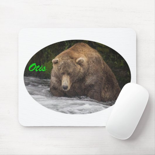 ヒグマのオーティスの魚釣り マウスパッド (マウス)