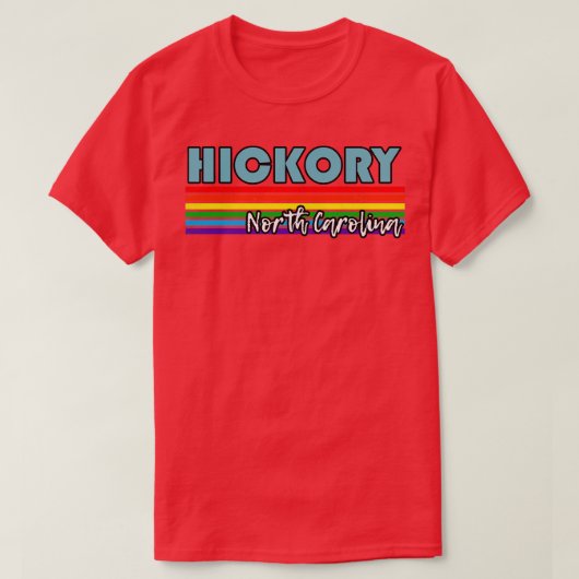 ヒコリーノースオリナプライドヒコリーLGBTギフトLGBTQ Tシャツ (デザイン正面)