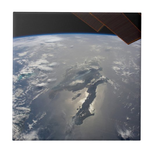 ヒスパニオーラ号の島はサングリンを持っていた タイル (正面)