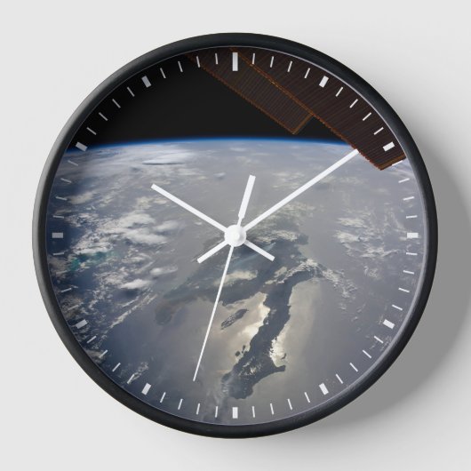 ヒスパニオーラ号の島はサングリンを持っていた 壁時計 (正面)