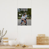 ヒスパニックの父親と息子遊のバスケットボール ポスター (キッチン)