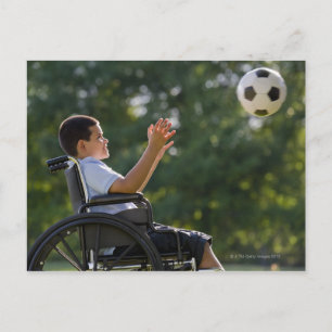 ヒスパニック少年8歳、サッカーボール付き車椅子 ポストカード
