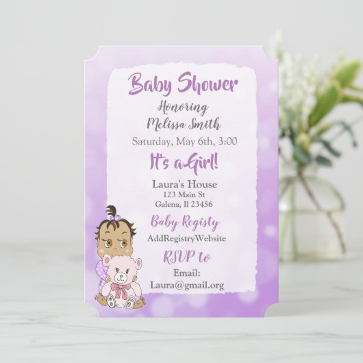 ヒスパニック系の赤ちゃんの女の子とテディベア 赤ちゃんの発表パーティー 招待状 (スタンド正面)