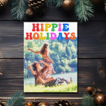 ヒッパイホリデーズレトロ70sヴィンテージ写真クリスマス ポストカード<br><div class="desc">ヒッピーの休日。こカスタマイズの70sの文字とおもしろいレインボー色の可愛いヒッピーの休日のハガキ。あなたのカラフル家族の写真とヴィンテージのヒッピーなクリスマスポストカード。</div>