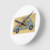 ヒッピーの車で遊ぶダックスフント ラウンド壁時計 (傾斜)