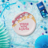 ヒッピーデイジーヤングワイルドアンドスリー誕生日 ペーパープレート (パーティー)