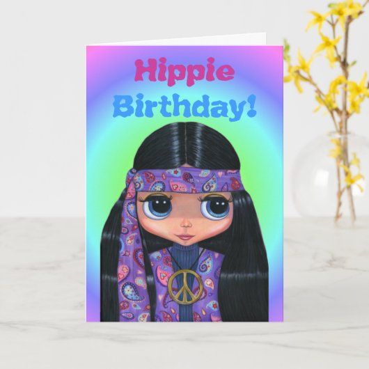 ヒッピー誕生日!紫のペイズリー、かわいい60年代のひよこ カード (黄色い花)